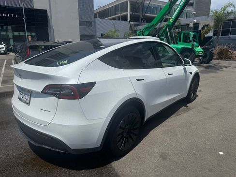 Used 2021 Tesla Model Y Long Range AWD/4WD image 3