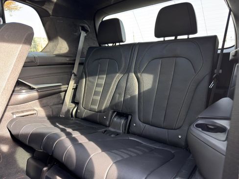 Used 2022 BMW X7 xDrive40i w/ M Sport Package image 25