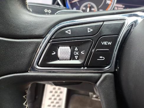 Used 2018 Bentley Bentayga image 32