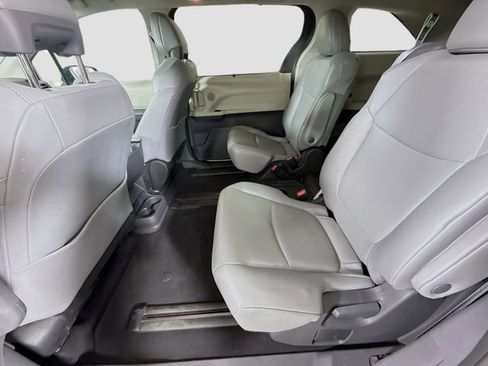 Certified 2024 Toyota Sienna XLE FWD image 24