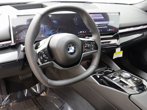 New 2026 BMW 540i xDrive w/ Premium Package image 7