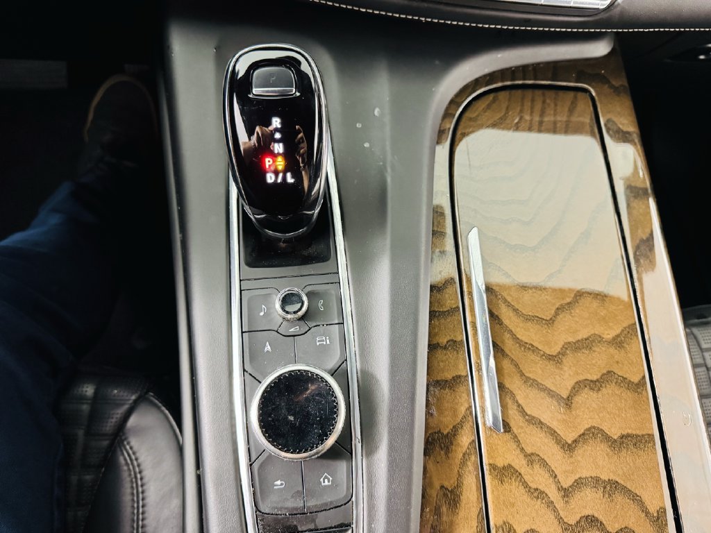 Used 2023 Cadillac Escalade ESV Premium Luxury Platinum w/ Heavy-Duty Trailer Package AWD/4WD image 22
