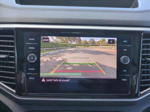 Used 2022 Volkswagen Atlas SEL Premium image 13