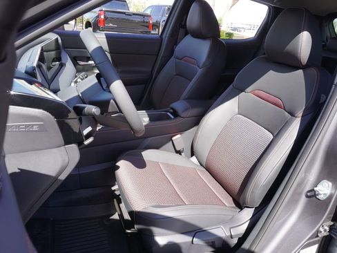 New 2025 Nissan Kicks SR image 13