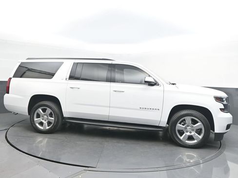 Used 2019 Chevrolet Suburban LT image 8