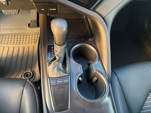 Used 2024 Toyota Camry SE image 21