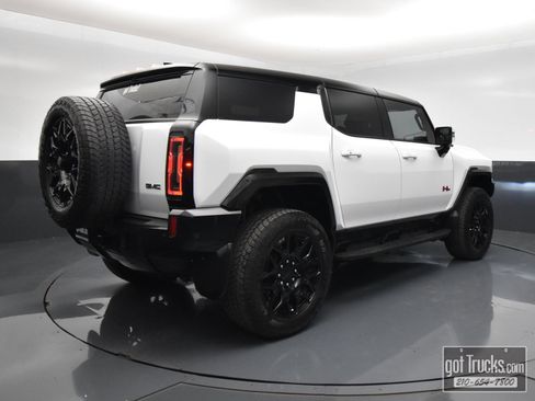 Used 2025 GMC Hummer EV 2X w/ LPO, Sport Package AWD/4WD image 46