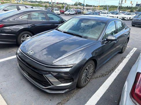 Used 2024 Hyundai Sonata SEL FWD image 2