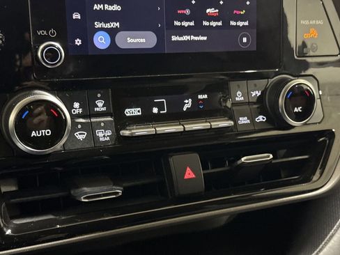 Used 2023 Toyota Highlander L image 15