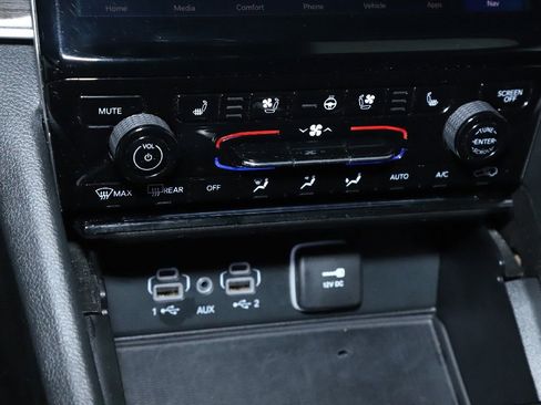 Used 2024 Jeep Grand Cherokee L Limited w/ Luxury Tech Group II image 28