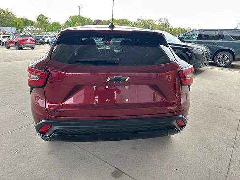 Used 2024 Chevrolet Trax RS w/ Driver Confidence Package FWD image 8