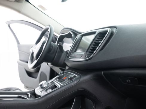 Used 2017 Chrysler 200 Limited Platinum FWD image 27