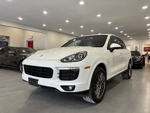 Used 2017 Porsche Cayenne Platinum Edition w/ Premium Package (PJV) image 3