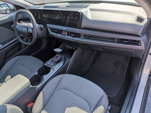 Used 2025 Kia K4 FWD image 35