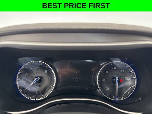 New 2027 Chrysler Pacifica Limited AWD/4WD image 30