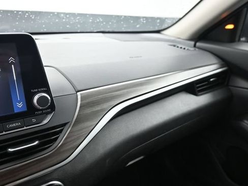 Used 2025 Nissan Altima 2.5 SV FWD image 21