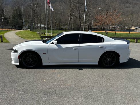 Used 2020 Dodge Charger Scat Pack RWD image 7