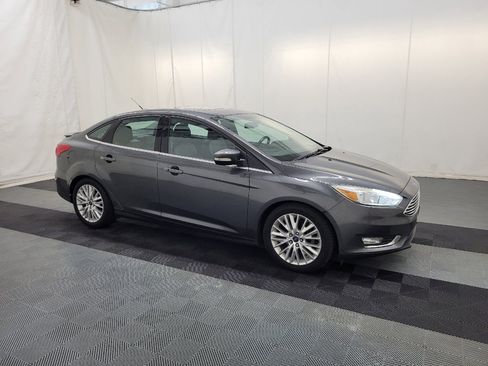 Used 2017 Ford Focus Titanium FWD image 11