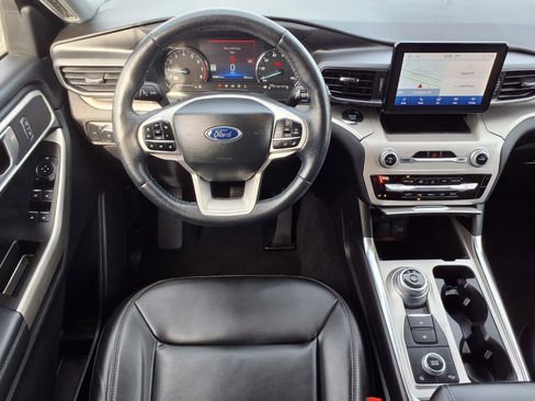 Certified 2022 Ford Explorer XLT w/ Equipment Group 202A image 6