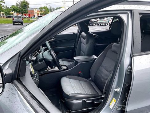 Used 2024 Chevrolet Trax LT w/ Driver Confidence Package FWD image 10