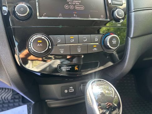 Used 2019 Nissan Rogue S AWD/4WD image 17