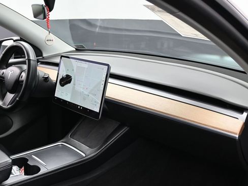 Used 2022 Tesla Model Y Performance image 38