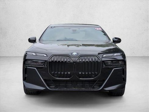 Used 2025 BMW 750e xDrive AWD/4WD image 2