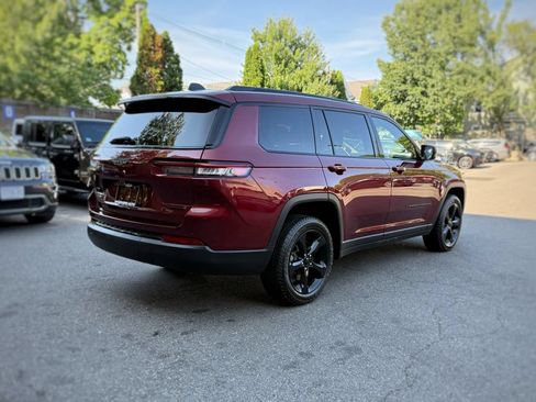Used 2023 Jeep Grand Cherokee L Limited w/ Black Appearance Package AWD/4WD image 8