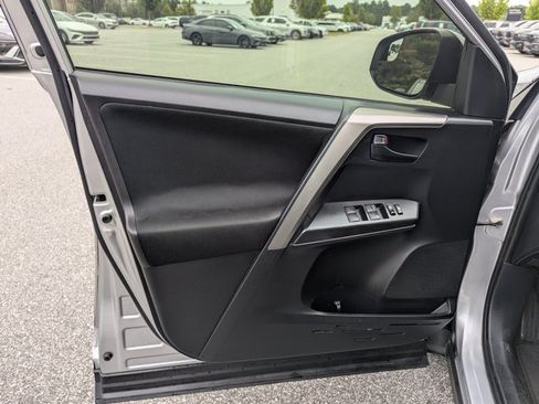 Used 2018 Toyota RAV4 LE FWD image 21