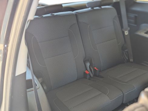 Used 2023 GMC Acadia SLE FWD image 19