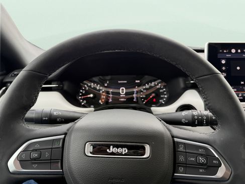 Used 2025 Jeep Compass Limited AWD/4WD image 19