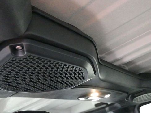 Used 2020 Jeep Gladiator Overland image 13