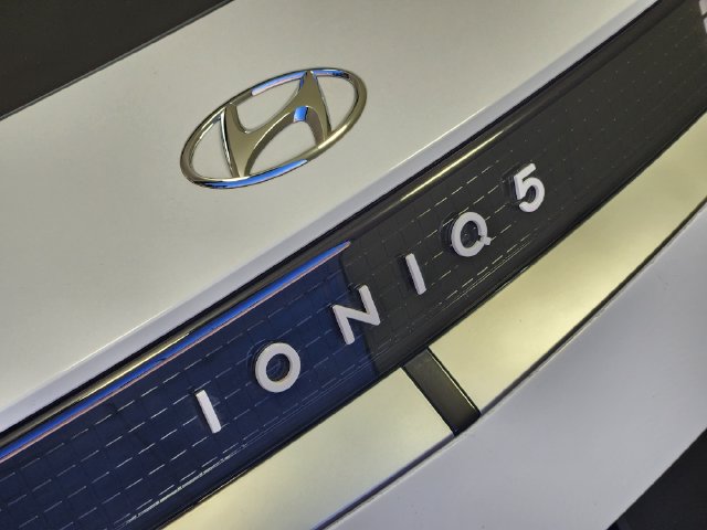 Certified 2024 Hyundai Ioniq 5 SEL AWD/4WD image 9