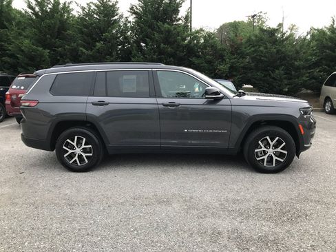 Used 2024 Jeep Grand Cherokee L Limited w/ Luxury Tech Group II AWD/4WD image 9