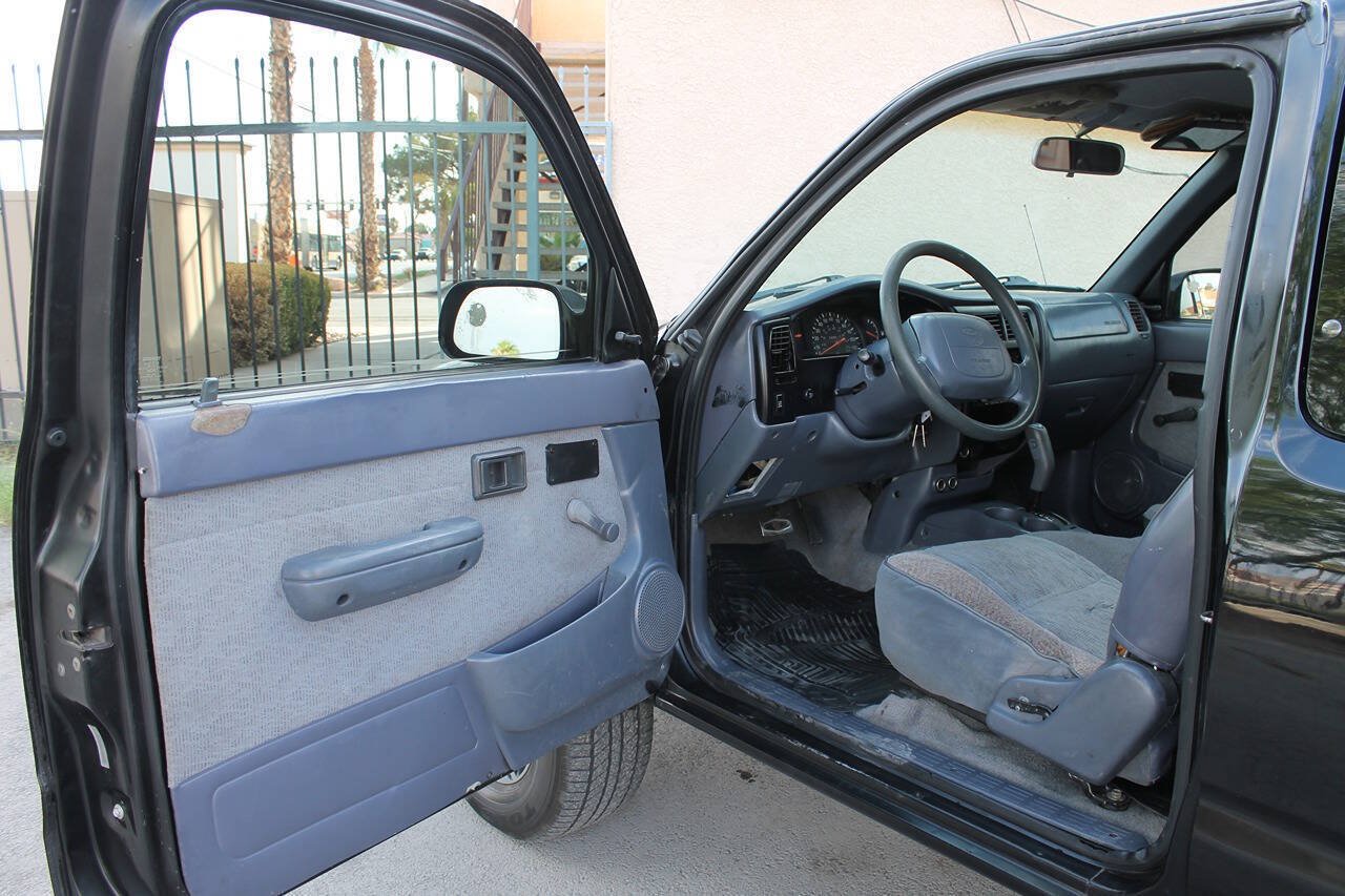 Used 2000 Toyota Tacoma PreRunner w/ Value Pkg RWD image 21