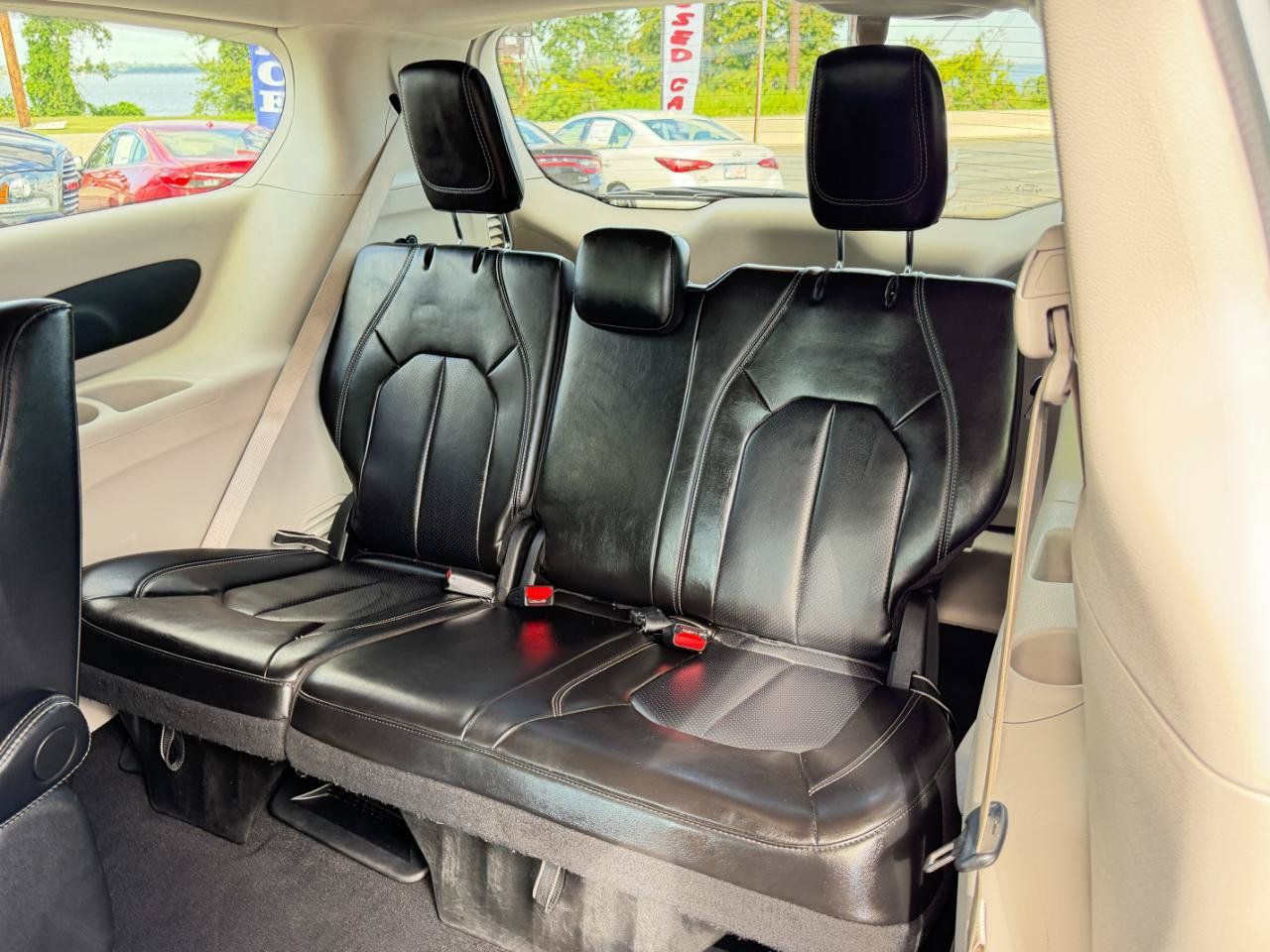 Used 2024 Chrysler Pacifica Limited FWD image 34