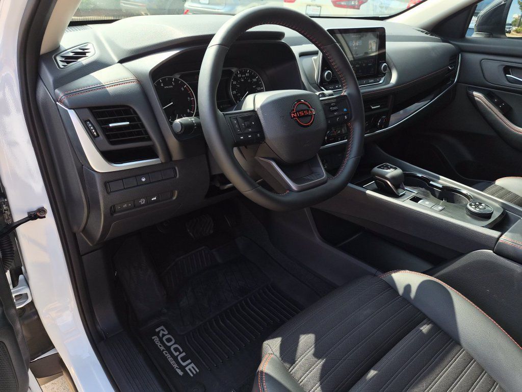Certified 2026 Nissan Rogue SV AWD/4WD image 17