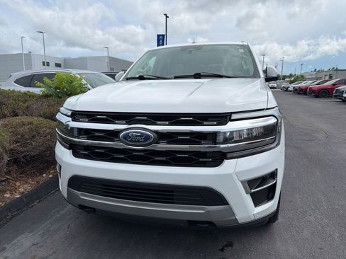 Used 2023 Ford Expedition Limited AWD/4WD image 2
