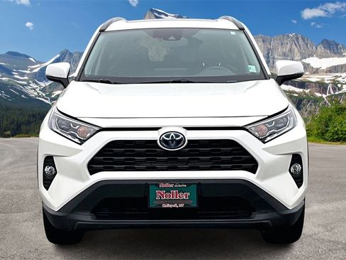 Used 2021 Toyota RAV4 XLE Premium image 3