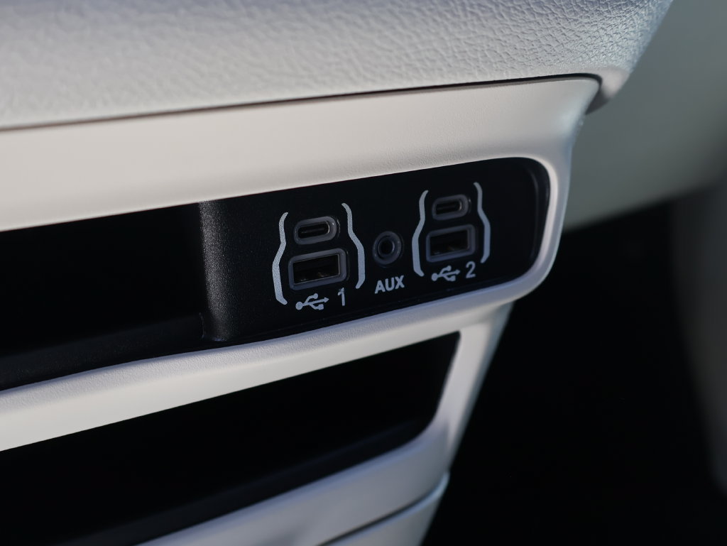 Used 2023 Chrysler Pacifica Touring-L FWD image 30