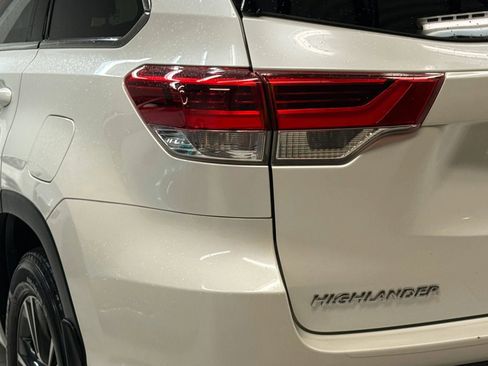 Used 2017 Toyota Highlander Plus image 12