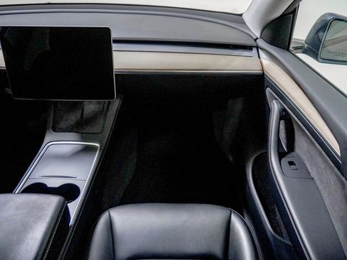 Used 2023 Tesla Model Y Long Range image 30