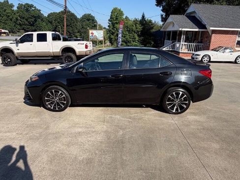 Used 2017 Toyota Corolla SE w/ Carpet Mat Package (TMS) FWD image 2