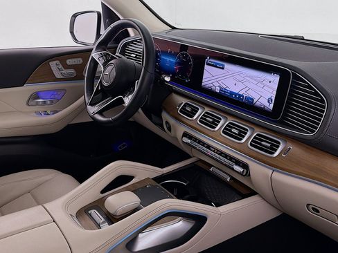 Certified 2024 Mercedes-Benz GLS 450 4MATIC image 18