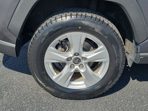 Certified 2021 Toyota RAV4 XLE FWD image 6