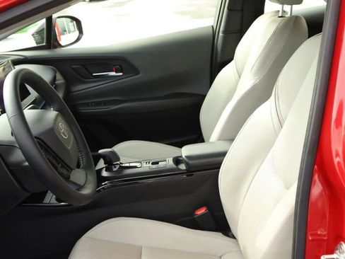 Used 2024 Toyota Prius XLE AWD/4WD image 12