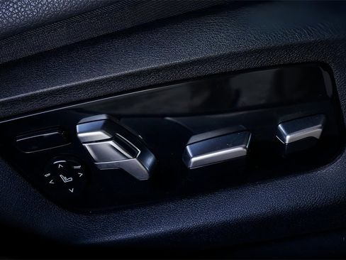 Used 2020 BMW 740i xDrive 740i xDrive image 93