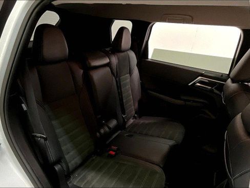 Used 2024 Mitsubishi Outlander SE image 26