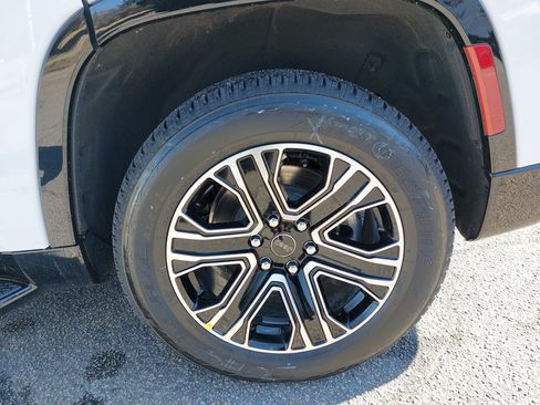 New 2026 Jeep Grand Wagoneer 2WD w/ Premium Group I image 36