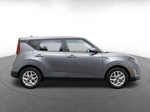 Used 2025 Kia Soul LX w/ LX Technology Package FWD image 10
